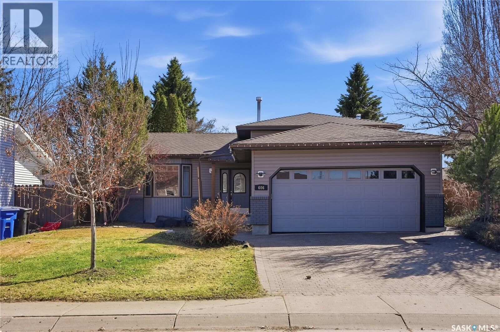 Property Photo:  606 Hogg Crescent  SK S7N 3V6 