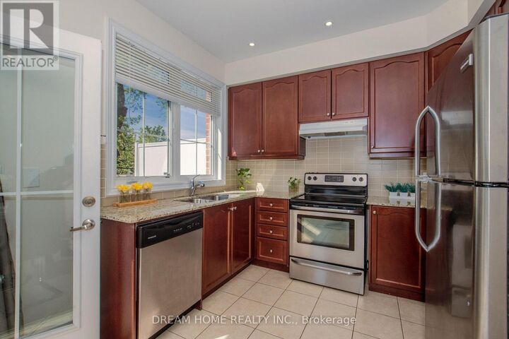 Property Photo:  13 Slingsby Lane  ON M2N 0H7 
