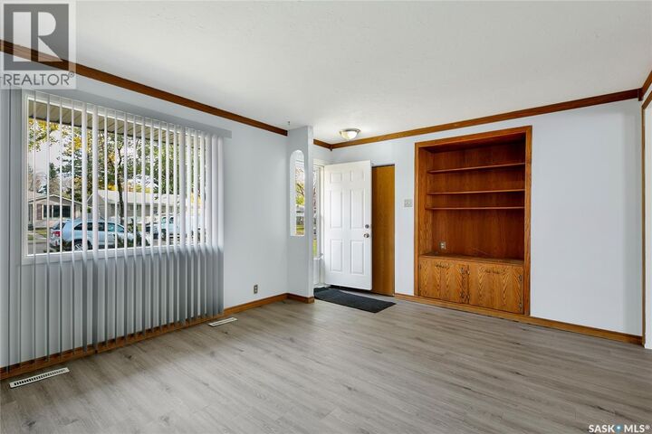 Property Photo:  182 Hamilton Street N  SK S4R 2Y7 