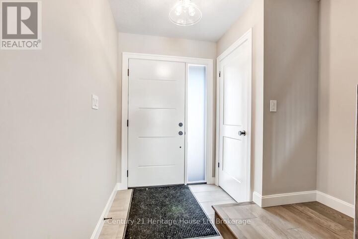 Property Photo:  323 Anderson Street  ON N4S 0G6 