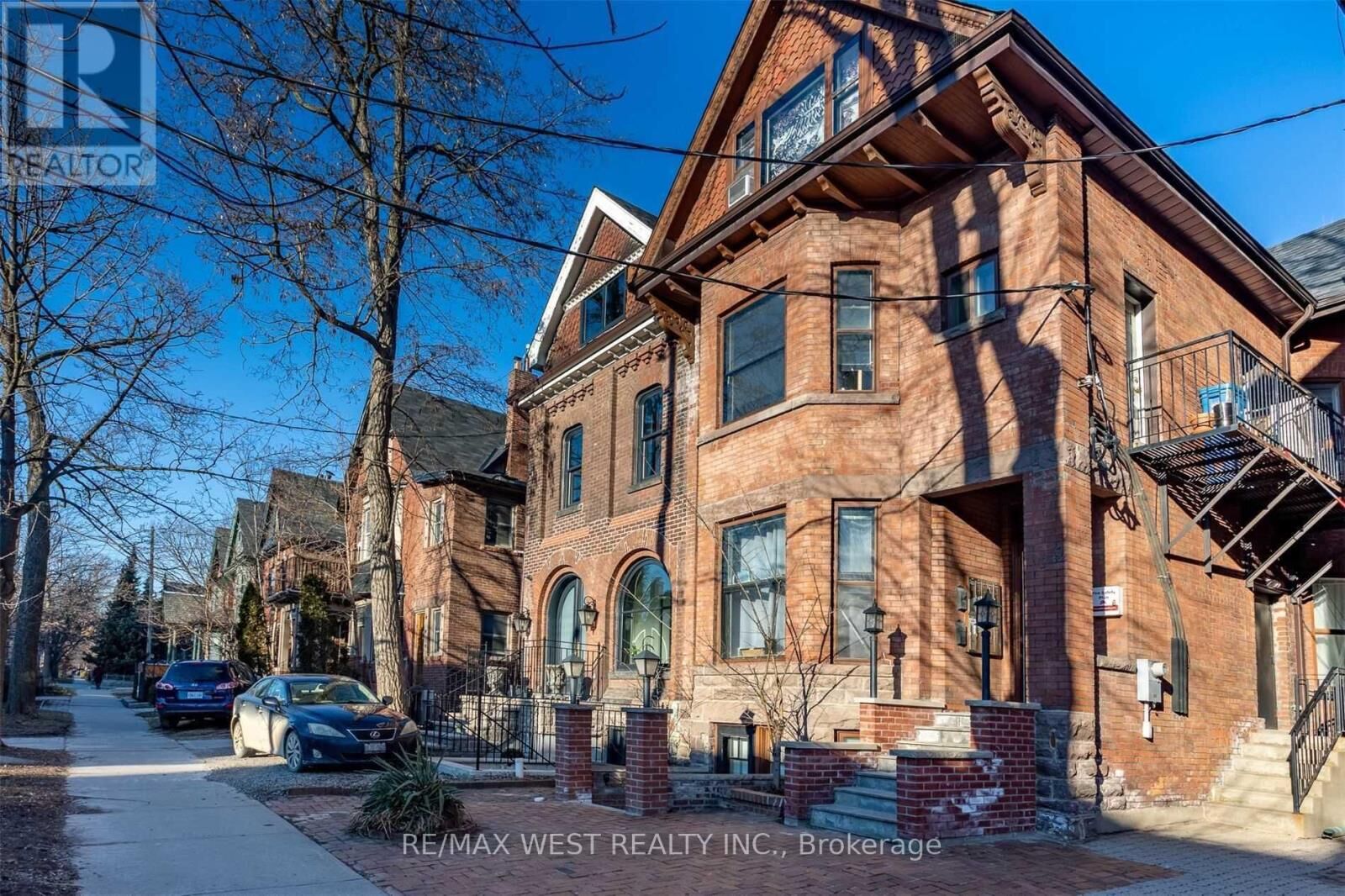 Property Photo:  125 Madison Avenue  ON M5R 2S3 