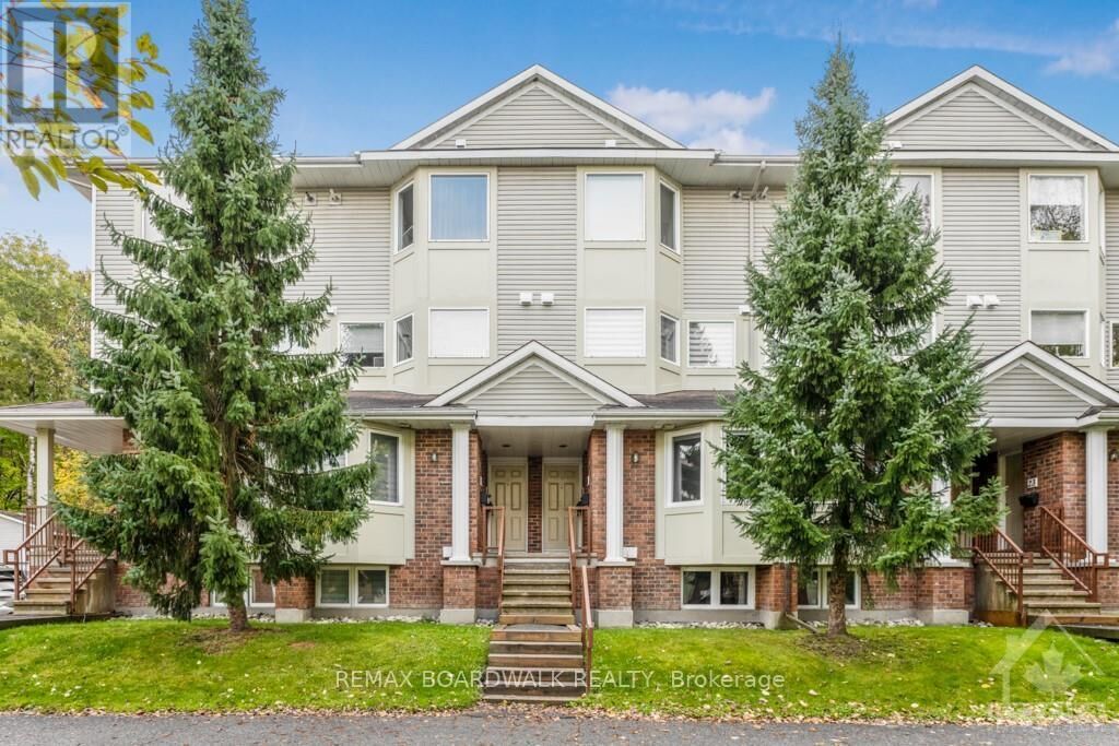 Property Photo:  1400 Wildberry Court 19  ON K1C 7K6 