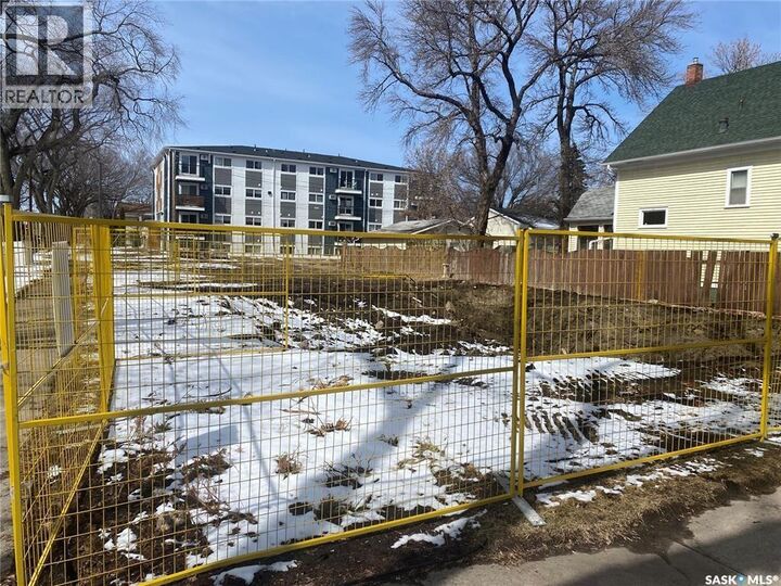 Property Photo:  718 Lansdowne Avenue  SK S7N 1E5 