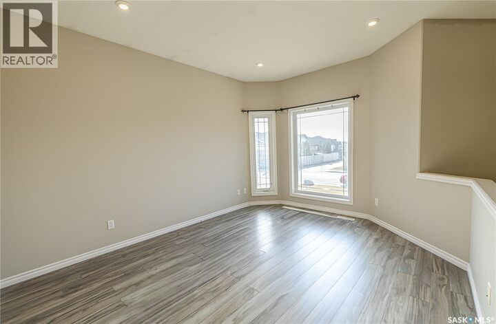 Property Photo:  254 Macinnes Street  SK S7T 0T2 
