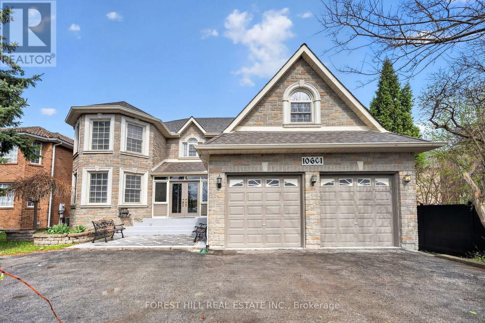 Property Photo:  10601 Bathurst Street  ON L4C 7V8 