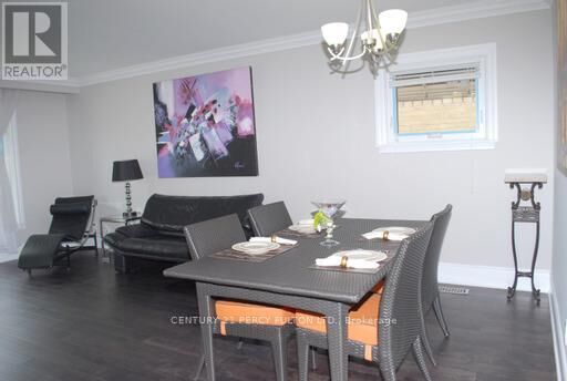 Photo de la propriété:  66 Acton Avenue  ON M3H 4H1 