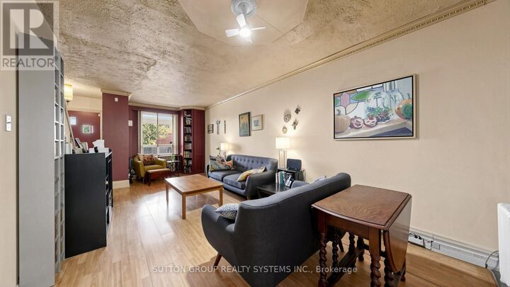 Property Photo:  137 Campbell Avenue  ON M6P 3V1 
