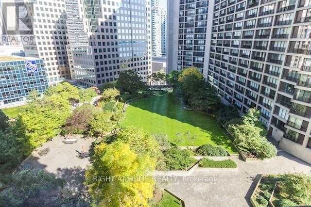 Property Photo:  65 Harbour Square 2009  ON M5J 2L4 
