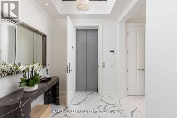 Property Photo:  206 Bloor Street West 1202  ON M5S 1T8 
