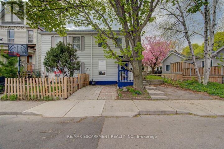 Property Photo:  465 Macnab Street North  ON L8L 1L6 