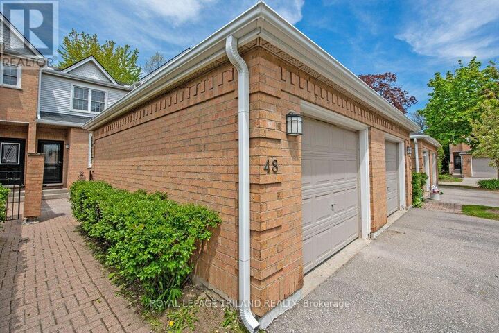Property Photo:  1570 Richmond Street 48  ON N6G 4W2 