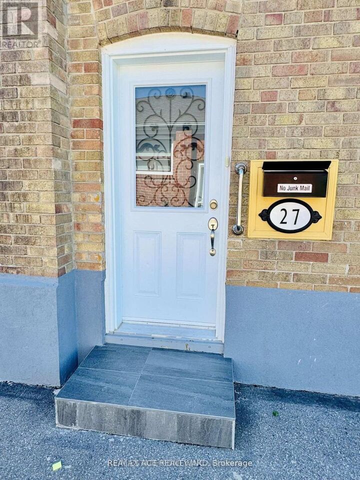 Property Photo:  27 Tansley Avenue Bsmt  ON M1J 1P2 