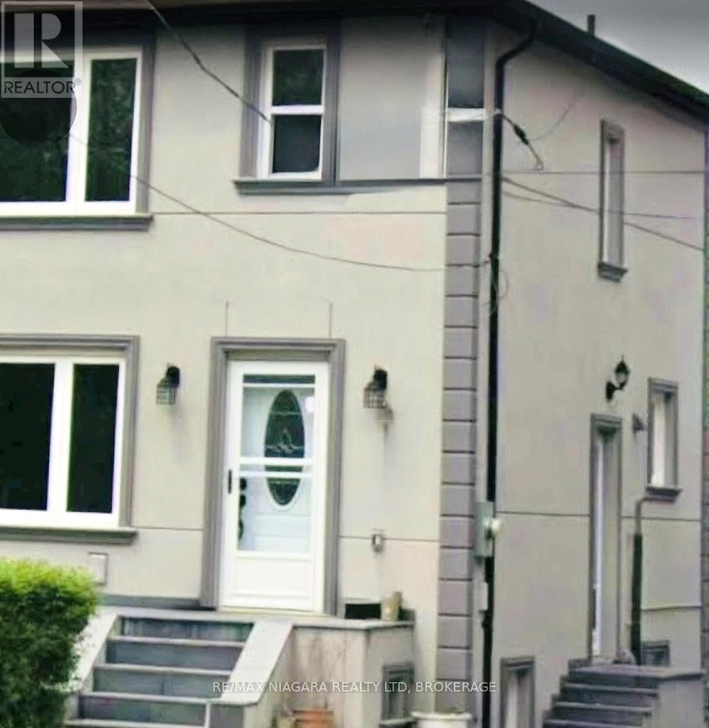 Property Photo:  844A Danforth Road Upper  ON M1K 1H5 