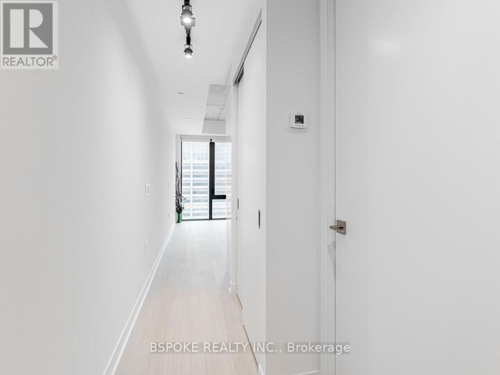 Property Photo:  195 McCaul Street 1404  ON M5T 0E5 