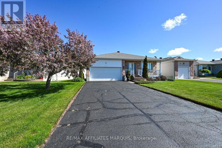 11 Decaria Boulevard — photo 1