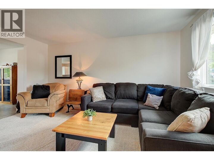 Photo de la propriété:  2745 Cameron Road  BC V1Z 3K5 