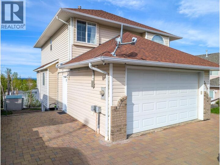 Property Photo:  3259 Vista View Road  BC V2N 6R7 
