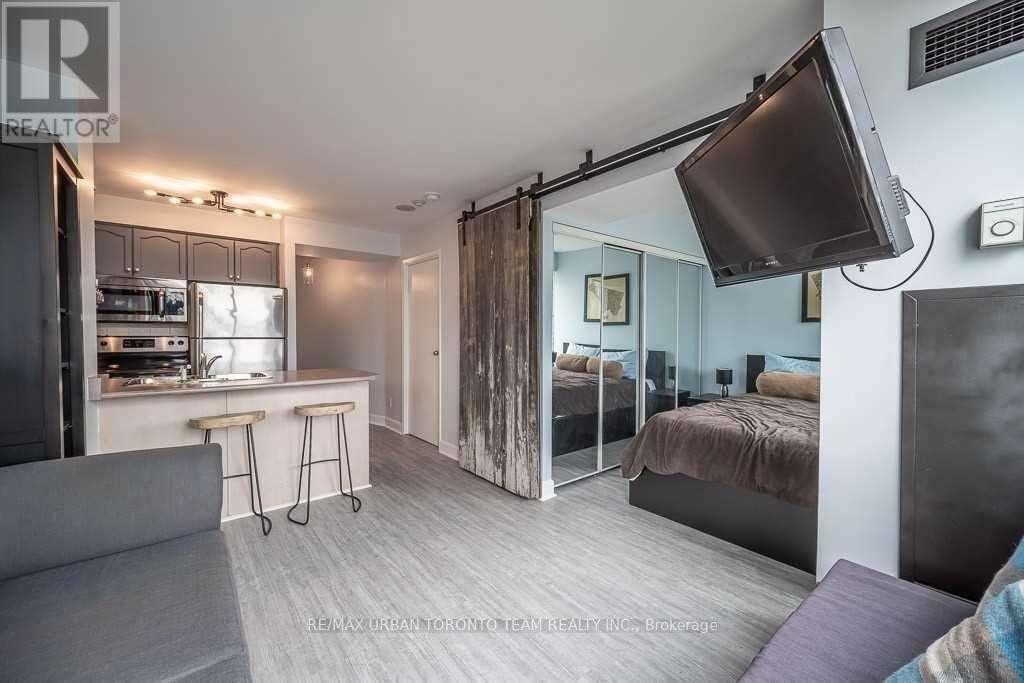 Property Photo:  650 Queens Quay Boulevard 1601  ON M5V 3N2 