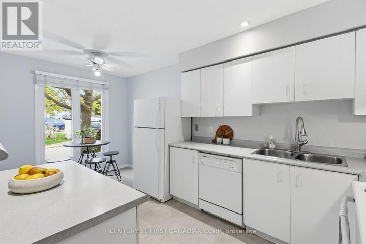 Property Photo:  120 Centre Street 24  ON N6J 4X4 