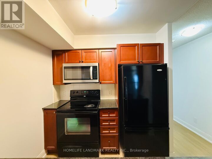 Property Photo:  135 Village Green Square 2419  ON M1S 0G3 