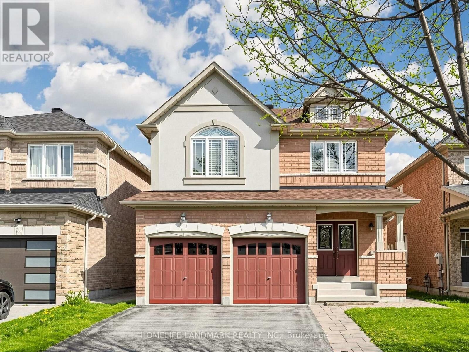 Property Photo:  84 Lewis Honey Drive  ON L4G 0J3 