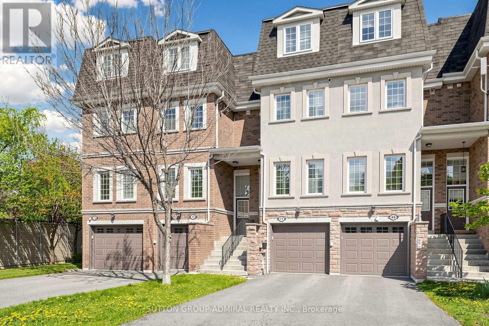 Property Photo:  435 Hensall Circle 71  ON L5A 4P1 