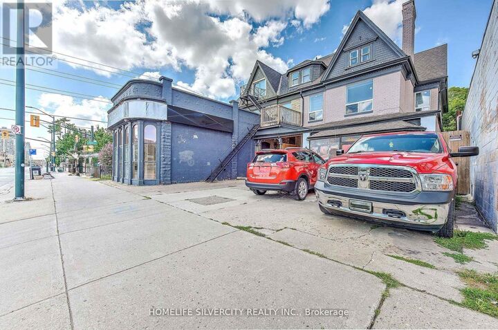 Property Photo:  544 Dundas Street East  ON N6B 1W8 