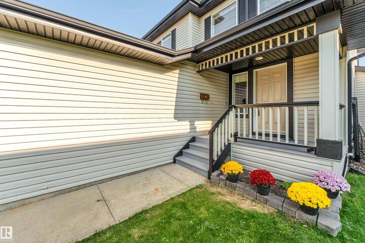 Property Photo:  10621 175A Avenue NW  AB T5X 6C1 