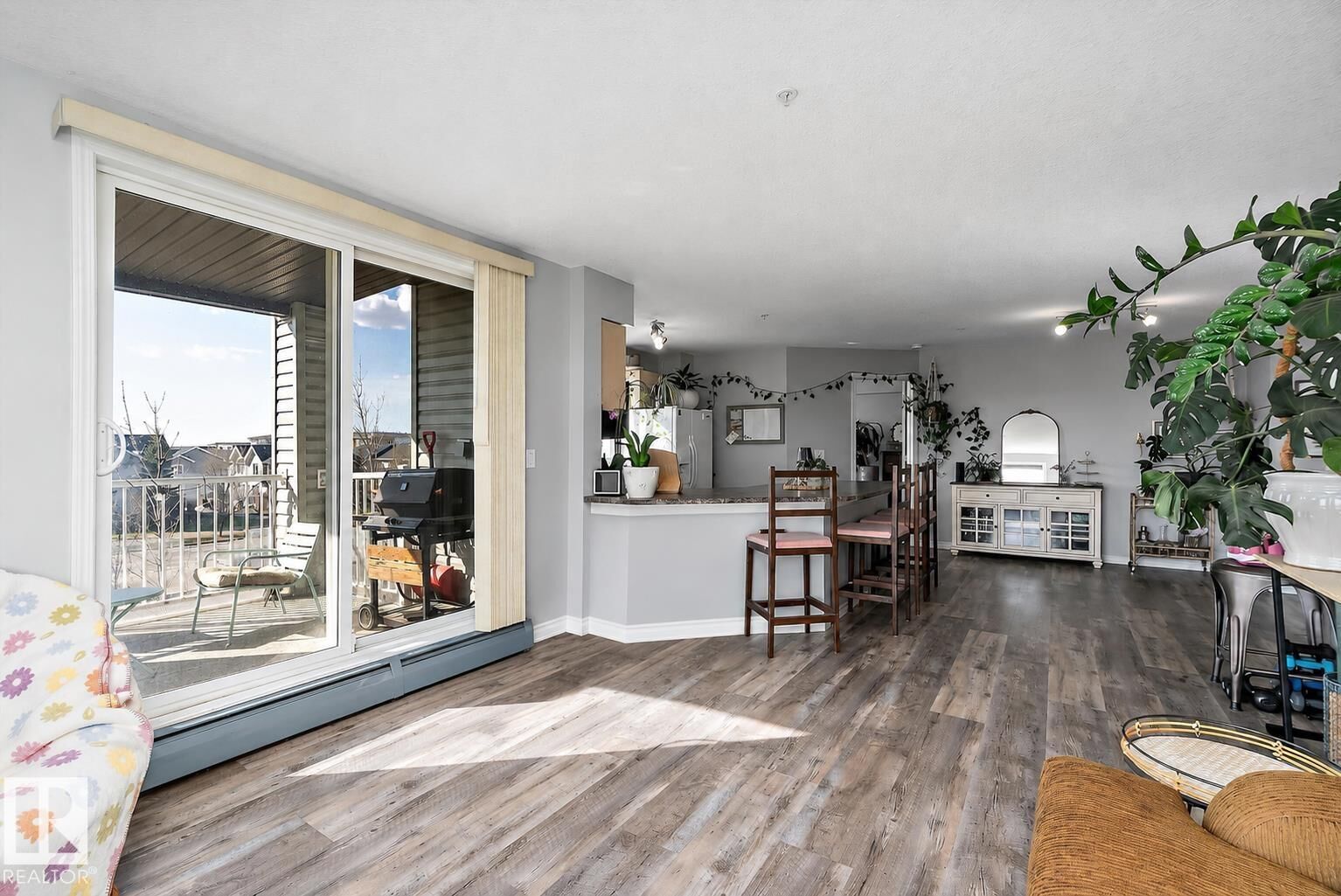 Property Photo:  40 Summerwood Boulevard 402  AB T8H 0C2 