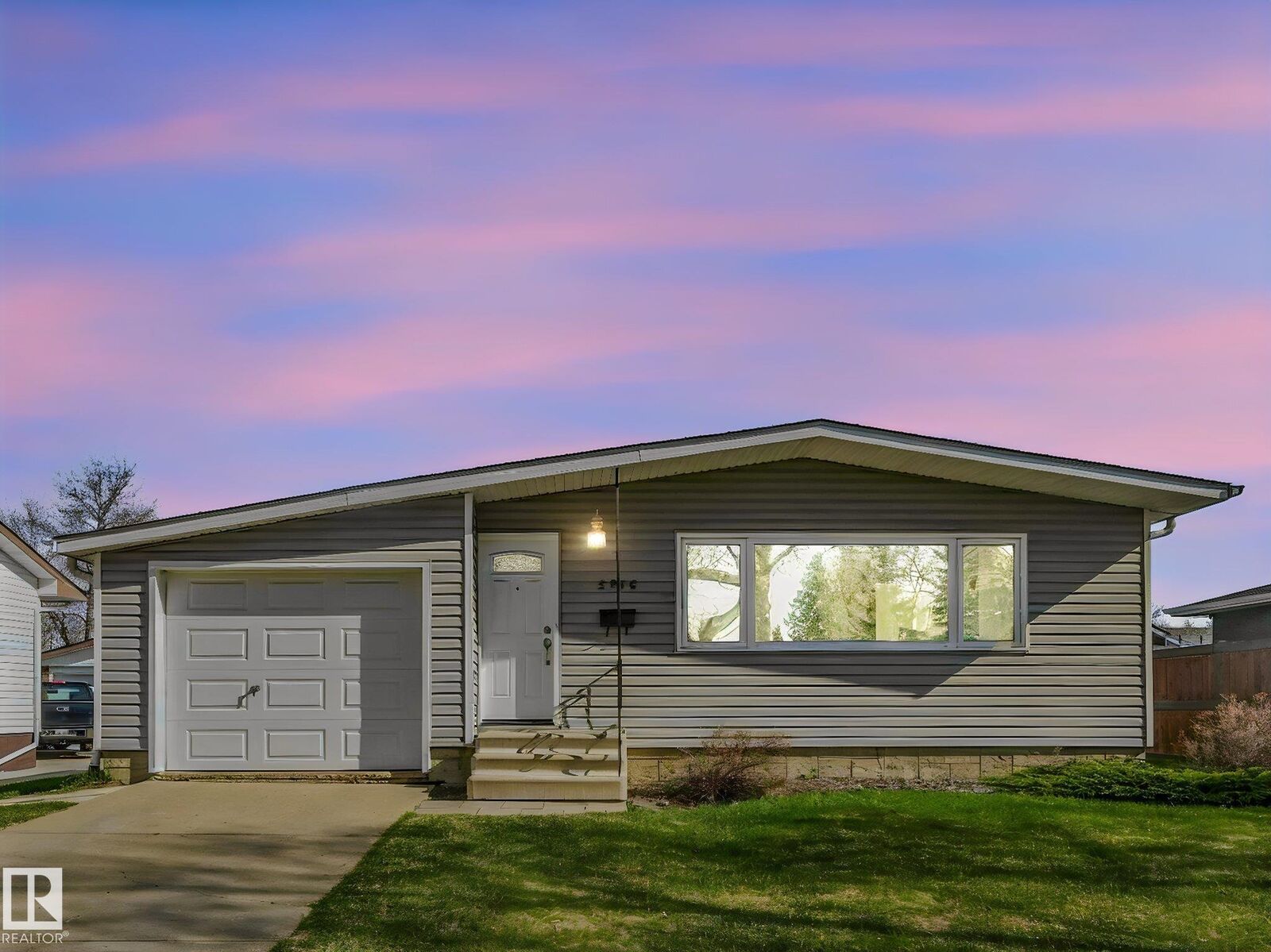 Property Photo:  5916 148 Avenue NW  AB T5A 1T9 