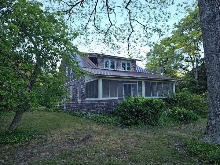 Property Photo: 18346 Hermitage Rd VA 23417