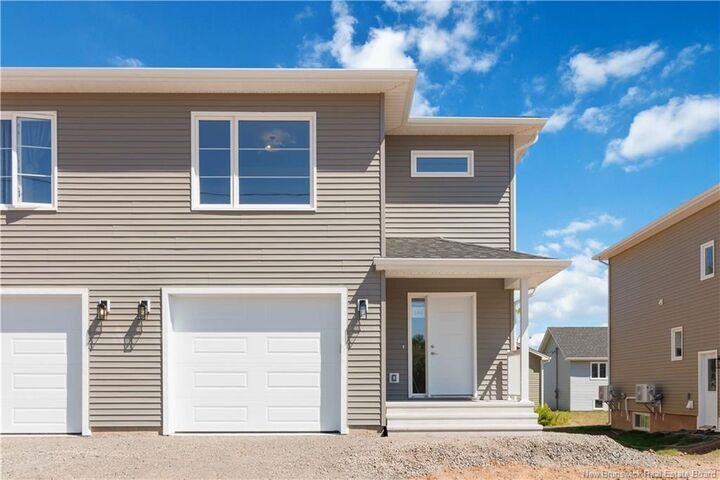 22 Rutledge Crescent — photo 1