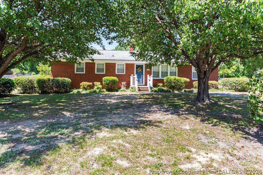 Property Photo:  1802 Flintshire Road  NC 28304 