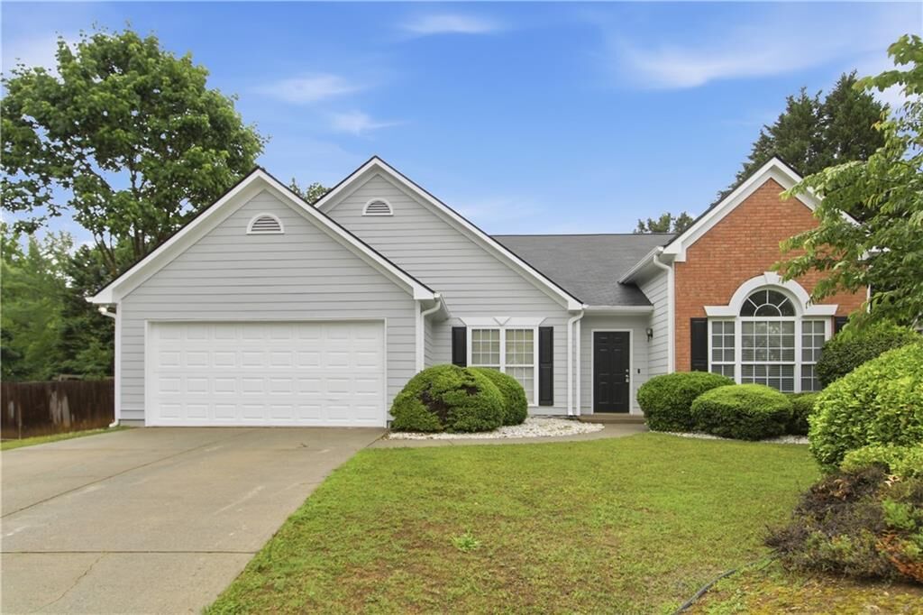 Property Photo: 1229 Colony Bend Court GA 30043