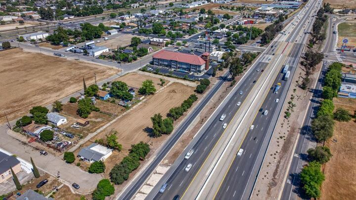 Property Photo: 312 W Tuolumne Street CA 93625