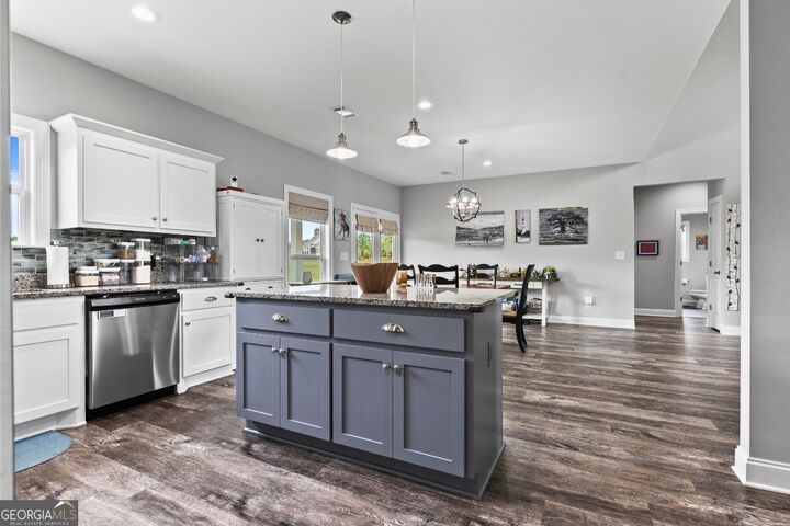 Property Photo:  1641 County Rd 548  AL 36863 