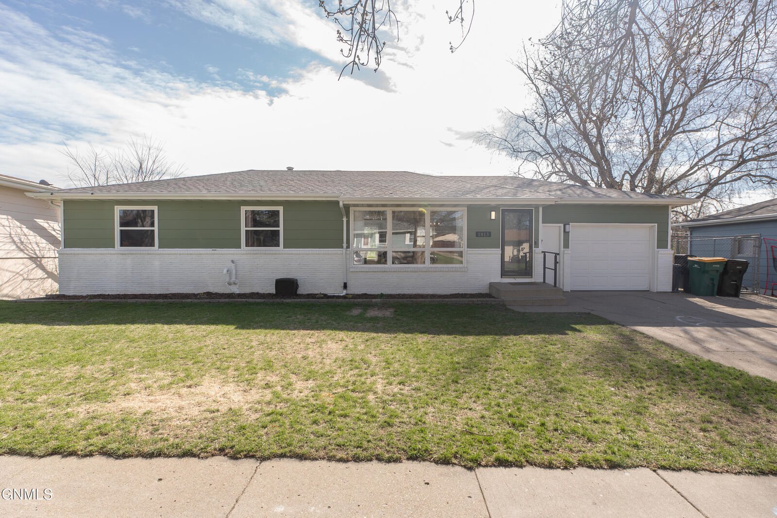 Property Photo:  1813 Marian Drive  ND 58501 