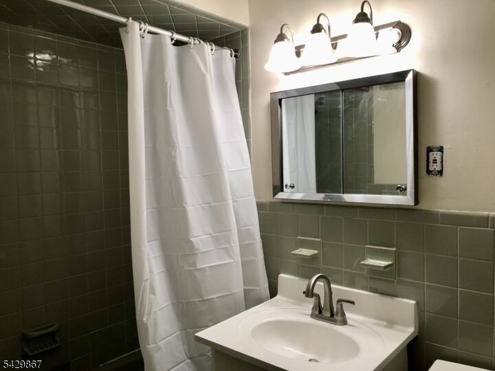 Property Photo:  538 Joralemon St 7  NJ 07109 