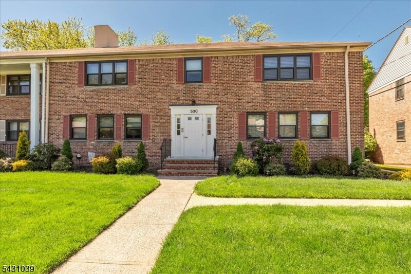 Property Photo:  53 Sandra Circle 3  NJ 07090 