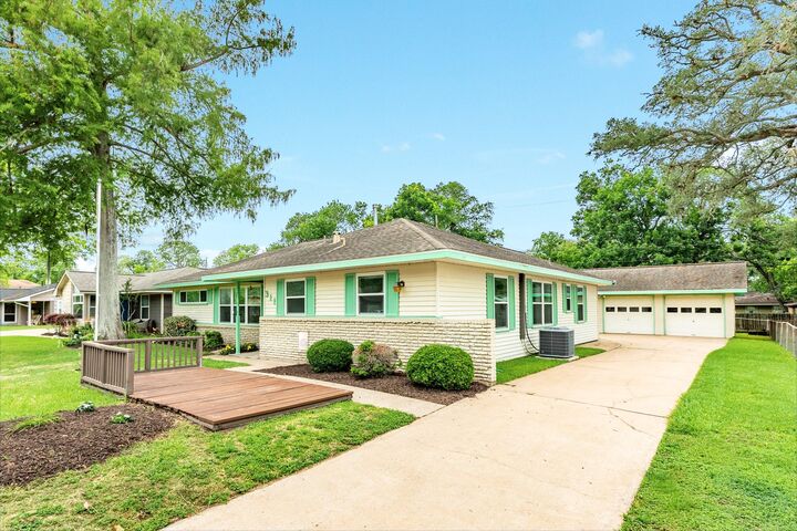 Property Photo: 311 Carnation Street TX 77566