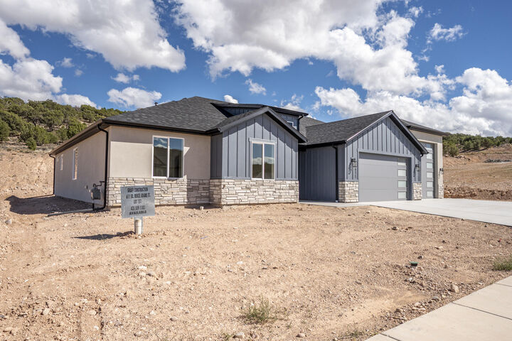 Property Photo: 611 S Renze Adams St UT 84720