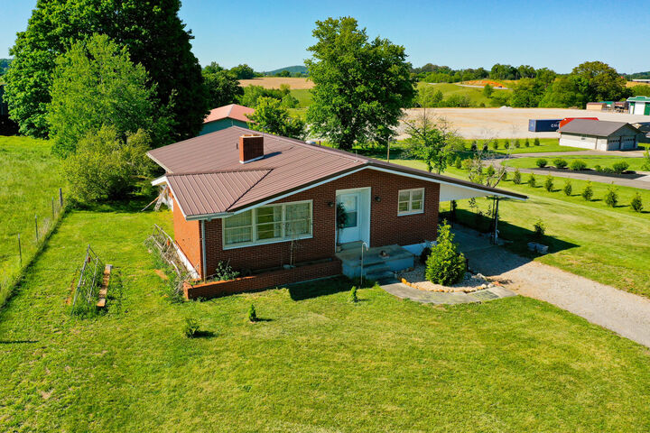 Property Photo:  142 Highway 3284  KY 42633 
