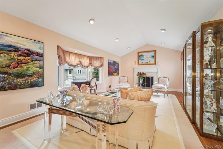 Property Photo:  6 Robins Roost  NY 10573 