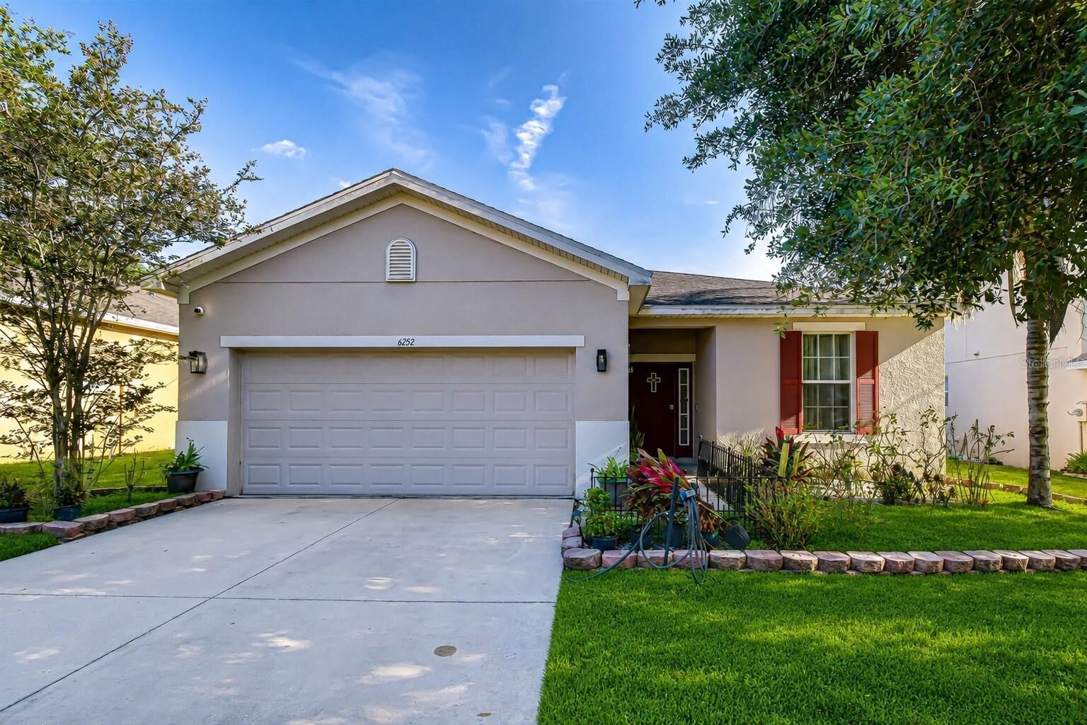 Property Photo:  6252 Twin Bridges Drive  FL 33541 
