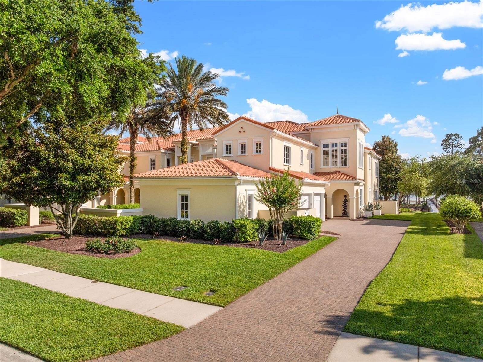 Property Photo: 10355 Kensington Shore Drive I-102 FL 32827