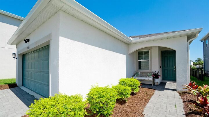 Property Photo:  5764 Bungalow Grove Court  FL 34221 