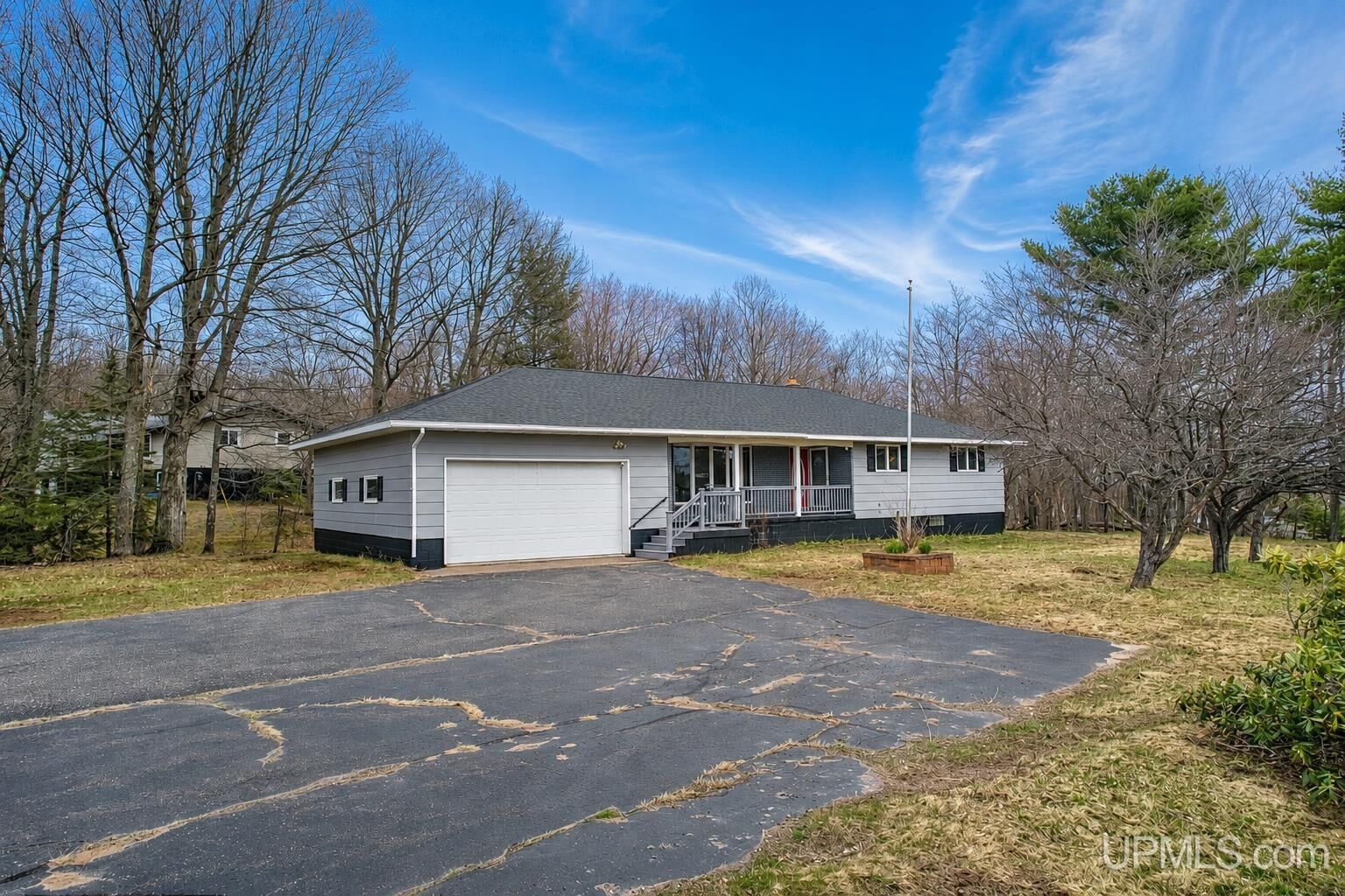 Property Photo:  47276 Edgewood Road  MI 49905-9014 