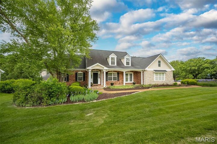 Property Photo:  102 Seabrook Court  MO 63017 
