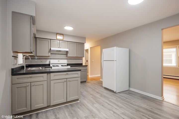 Property Photo:  6252 W Belmont Avenue 2  IL 60634 