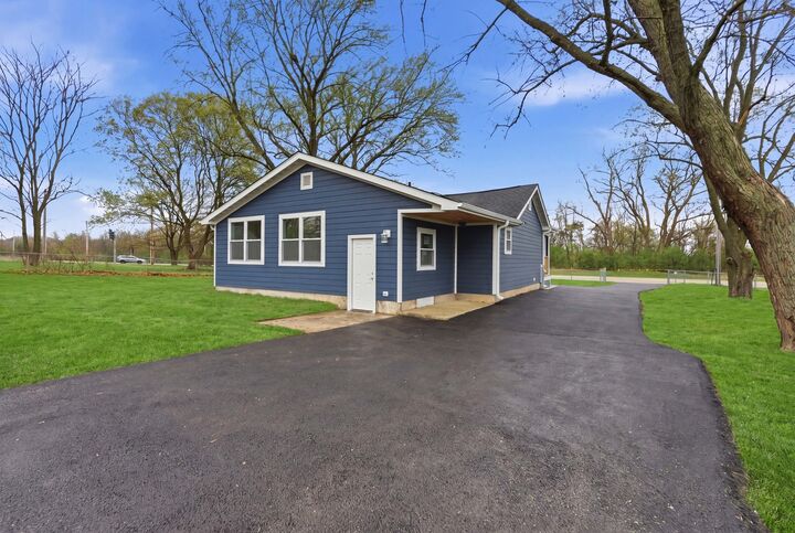 Property Photo:  